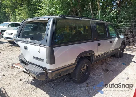 1993 Chevrolet Suburban C1500 z USA, uszkodzony, nr VIN 1GNEC16K6PJ375804